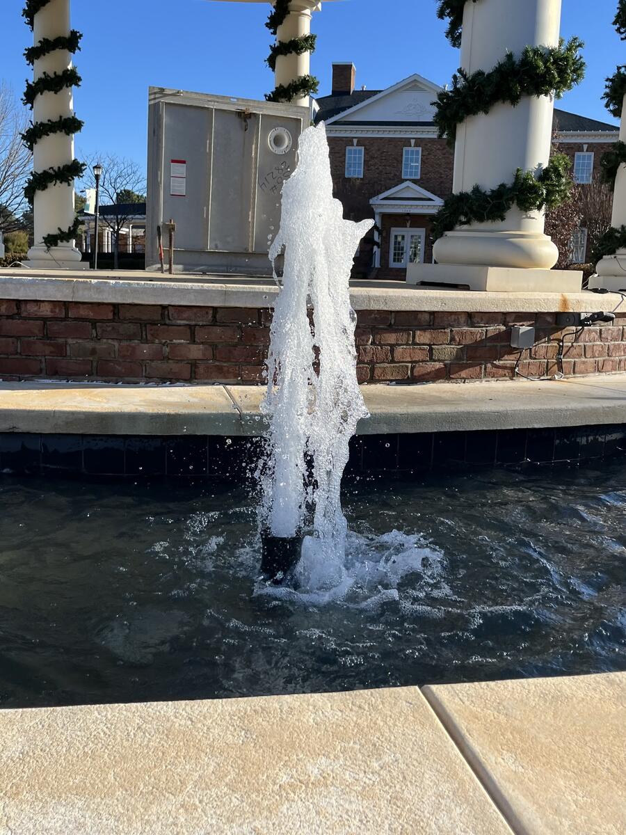 Commercial jet fountain with decorative columns